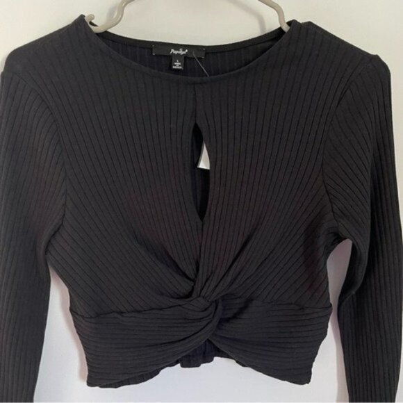 NWT Twist Front Black Long Sleeve Ribbed Crop Top - Picture 2 of 5